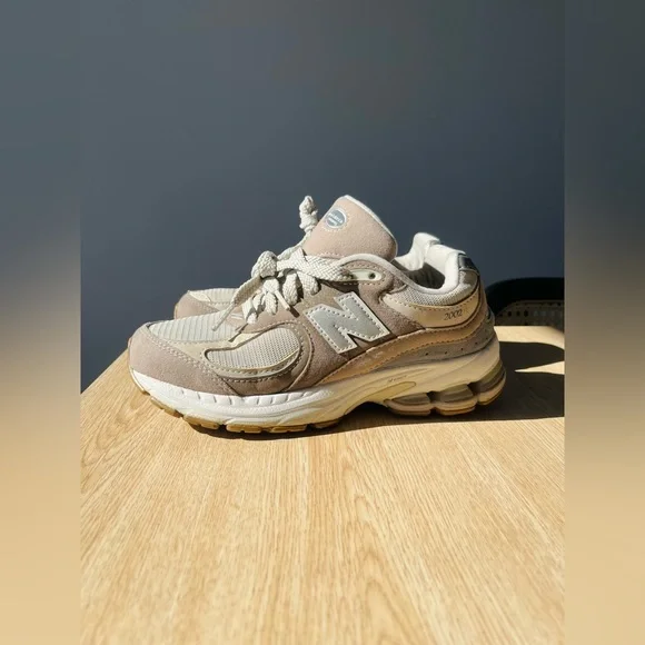 New Balance 2002R - Picture 2 of 8